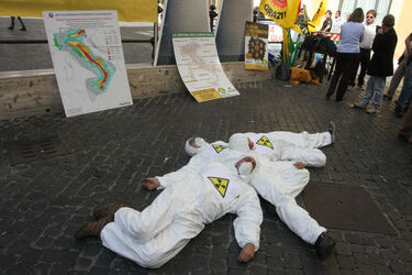 MAN VERDI CONTRO IL NUCLEARE