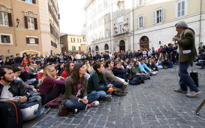 LEZIONI UNIVERSITA DAVANTI MONTECITORIO