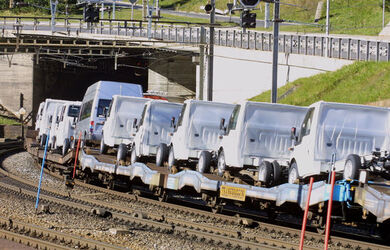 San Gottardo traffico pesante su rotaia
