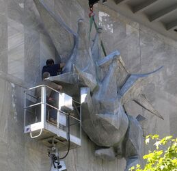 Bellinzona posa della copia dei cavalli di Remo Rossi