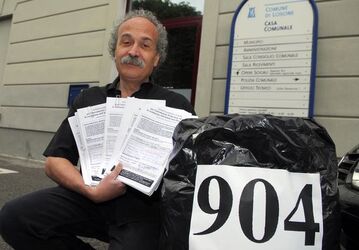 Losone Consegna firme tassa sul sacco