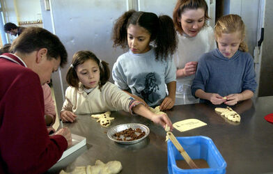 Orselina preparazione pane bambini asilo