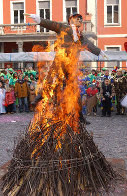 Brissago carnevale rogo pagliaccio