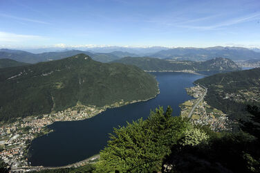 Alto Mendrisiotto veduta panoramica con lago Ceresio