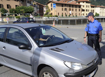 Ponte Tresa nuova uniforme Guardie di Confine