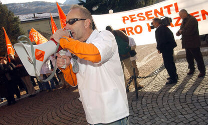 Bellinzona manifestazione contro chiusura cliniche