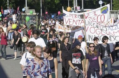 Lugano corteo giovani molinari per quinto anno attivita