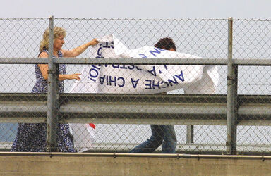 Chiasso striscione di protesta per traffico pesante