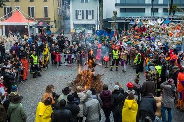 Brissago Carnevale Re Pitoc rogo del pagliaccio