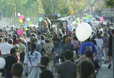 Lugano corteo giovani molinari per quinto anno attivita