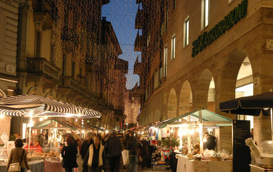 Lugano tradizionale mercatino di Natale e luminarie serali