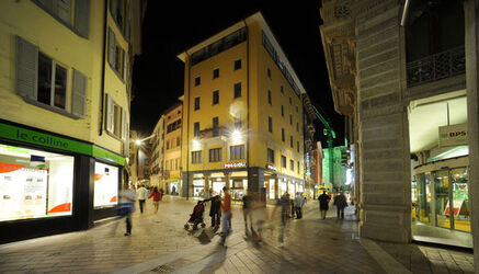 Lugano veduta notturna via Luvini