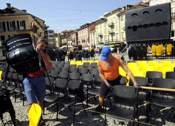 Locarno preparativi filmfestival in Piazza Grande