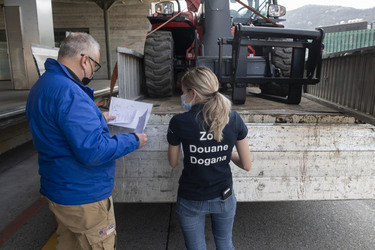 Chiasso controlli al valico doganale Chiasso controlli al valico doganale