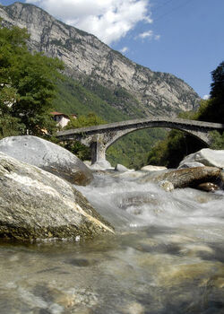 Bignasco ponte e fiume
