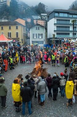 Brissago Carnevale Re Pitoc rogo del pagliaccio