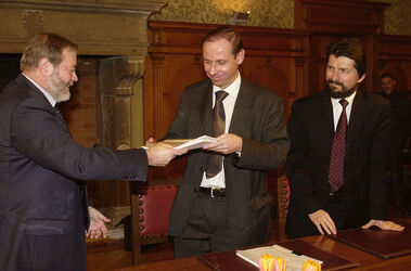 Bellinzona firma contratto vendita SES AET