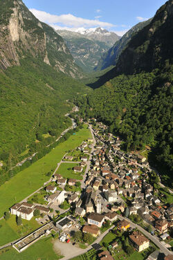 Cavergno veduta panoramica aerea Cavergno e Valle Bavona