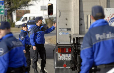 Bellinzona nuove divise Polizia Cantonale