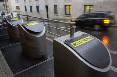 Lugano cassonetti rifiuti via Motta