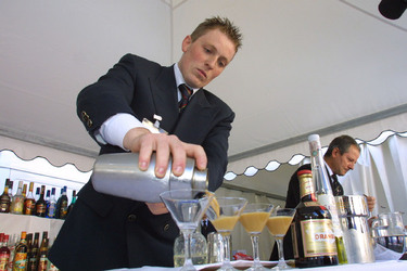Lugano concorso barman in piazza Riforma