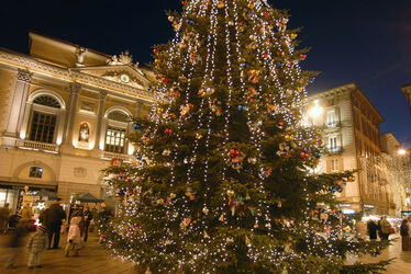 Lugano tradizionale mercatino di Natale e luminarie serali
