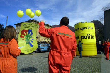 Lugano manifestazione Greenpeace e SOS Ambiente