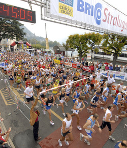 Podismo partenza Stralugano 2007