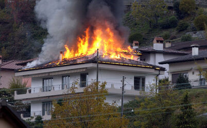 Cugnasco stabile in fiamme