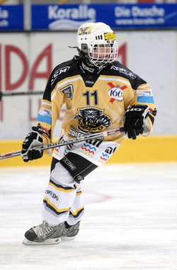 Hockey Nicole Schneider