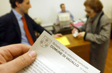 Vacallo votazioni sulla piazza S.Simone