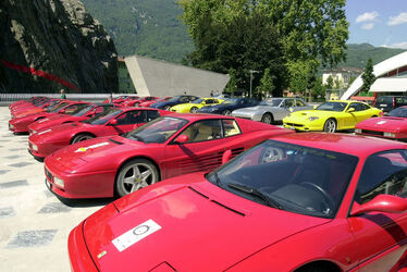 Bellinzona Ferrari in piazza del Sole