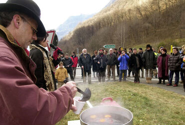 Mesocco protesta al traffico pesante