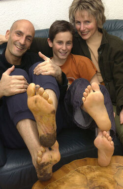 Personaggio Gerard Moccetti recordman firewalking Personaggio Gerard Moccetti recordman firewalking
