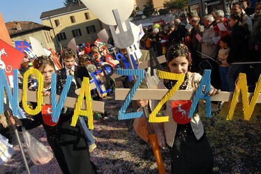 Novazzano carnevale Zanzara corteo mascherato