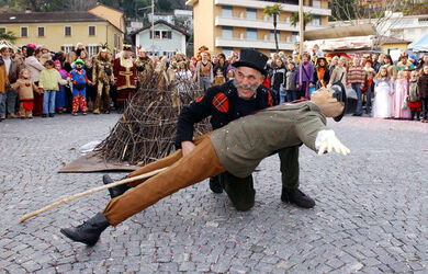 Brissago carnevale rogo pagliaccio