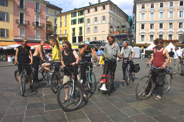 Lugano pedalata ciclisti verso il G8