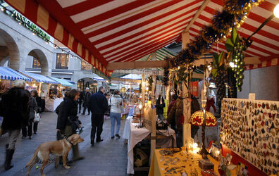 Lugano tradizionale mercatino di Natale e luminarie serali
