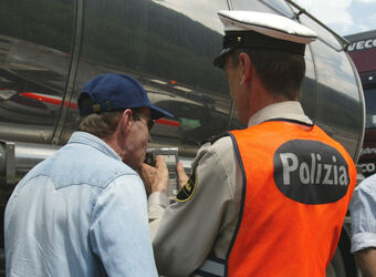 Airolo controllo di Polizia ai camionisti