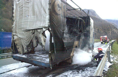 Incidente A13 incendio autocarro