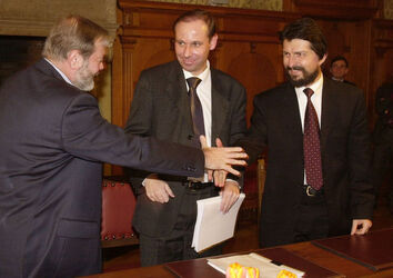 Bellinzona firma contratto vendita SES AET