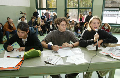 Lugano studenti Liceo 1 in assemblea