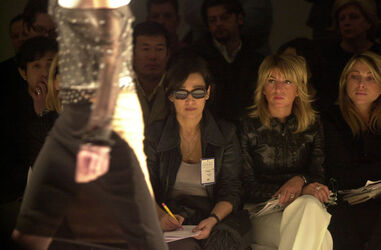 Moda sfilate a Milano donna autunno inverno 2001 Moda sfilate a Milano donna autunno inverno 2001