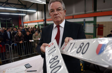 Camorino asta targhe automobilistiche