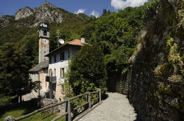 Berzona nucleo paese e Chiesa
