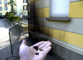 Mendrisio vandalismo contro il municipio