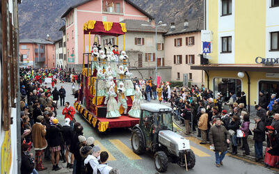 Roveredo GR corteo mascherato carnevale Lingera