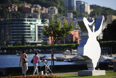 Lugano opere d arte sul lungolago