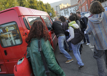 Chiasso teatro il tempo di una domanda Chiasso teatro il tempo di una domanda