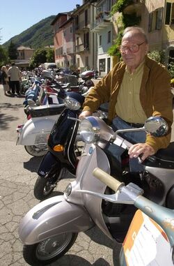 Melide raduno Vespa vecc 
